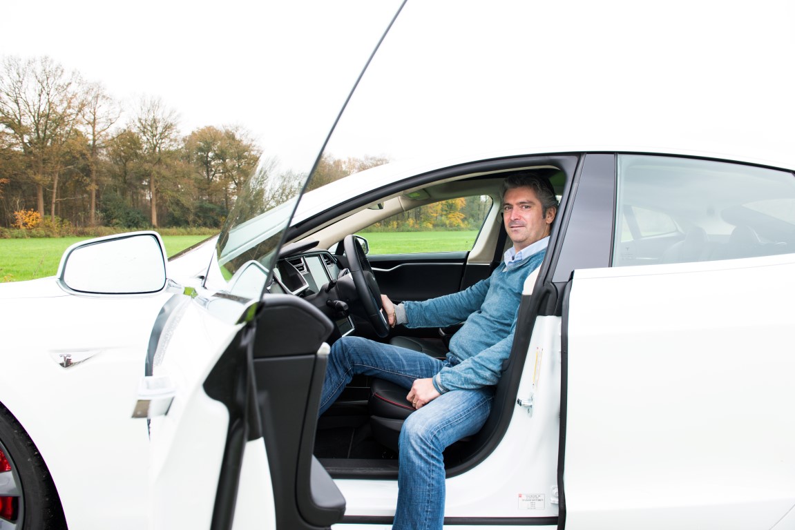 Aart scheurt op stroom